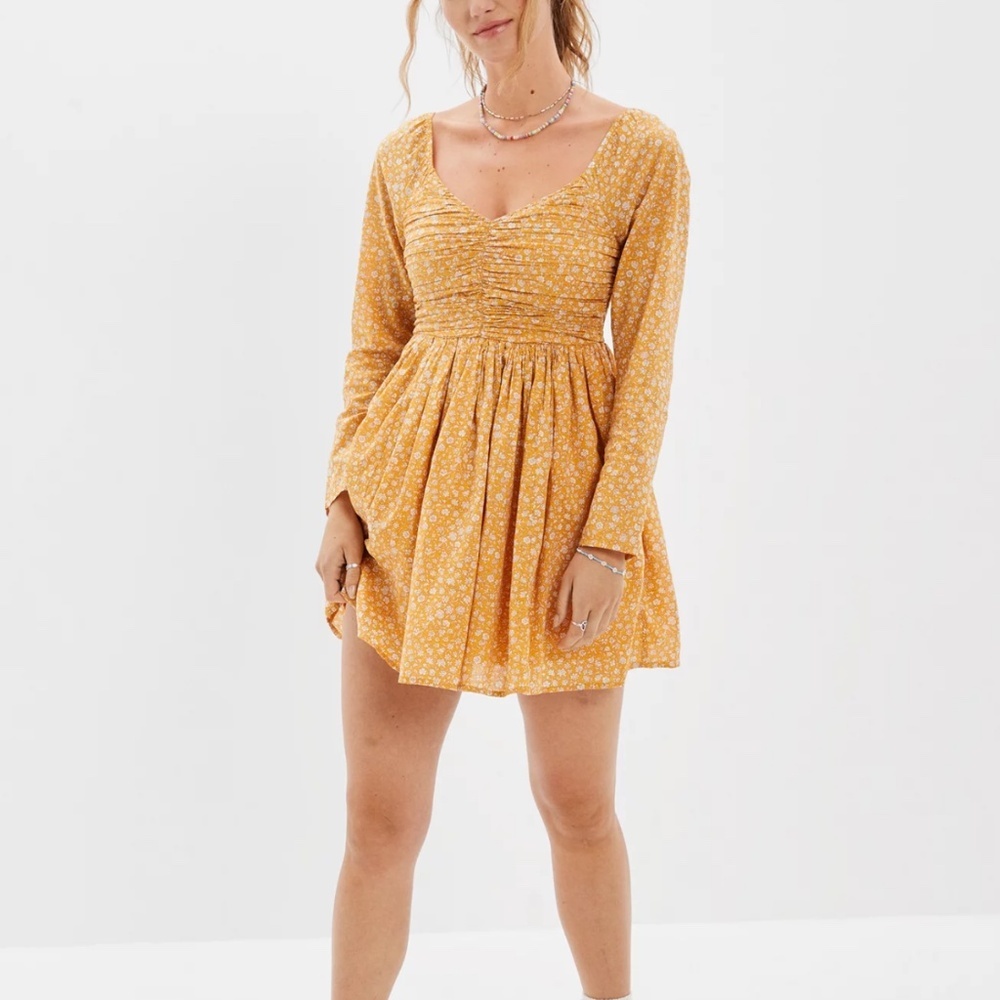 American Eagle Yellow Floral Ruched Long Sleeve Mini Dress Size‎ Small Milkmaid